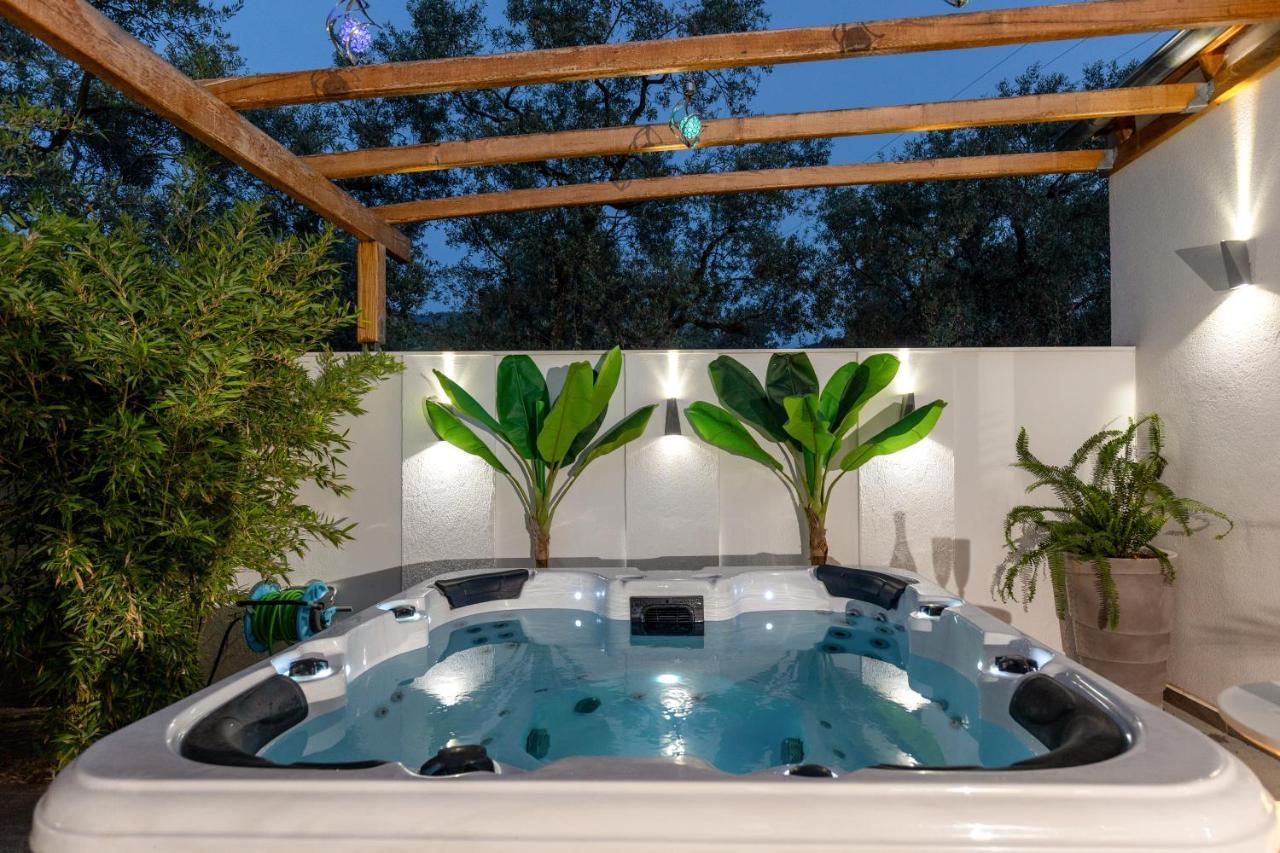 Jacuzzi Deluxe Villa Skala Sotiros Exterior photo